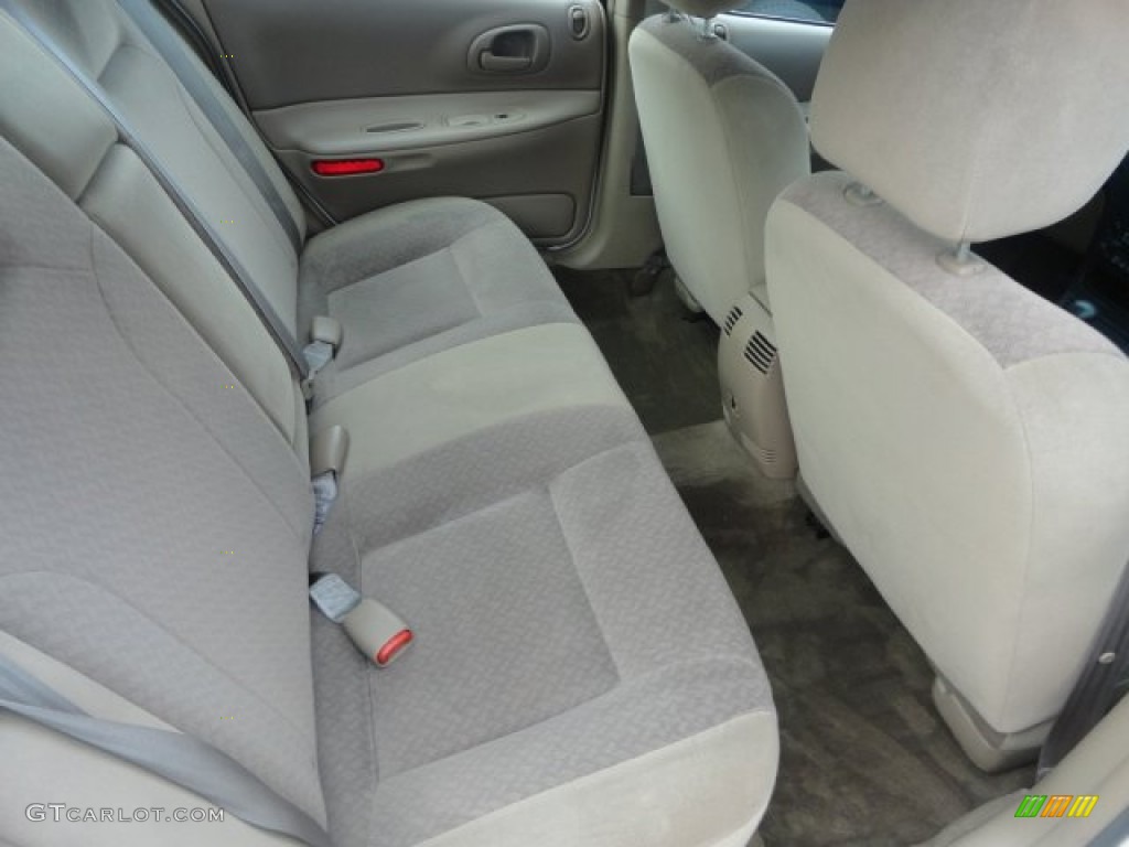 2002 Intrepid SE - Stone White / Sandstone photo #10