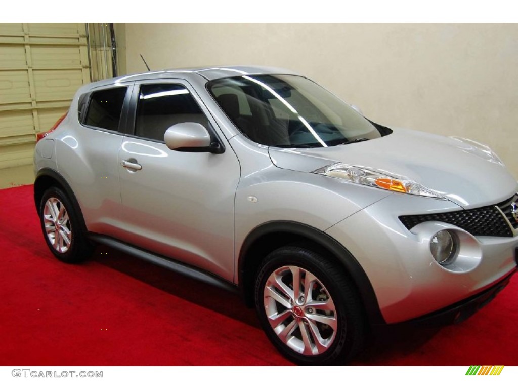 Brilliant Silver Nissan Juke