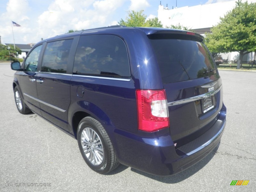 True Blue Pearl 2014 Chrysler Town & Country Touring-L Exterior Photo #85132562