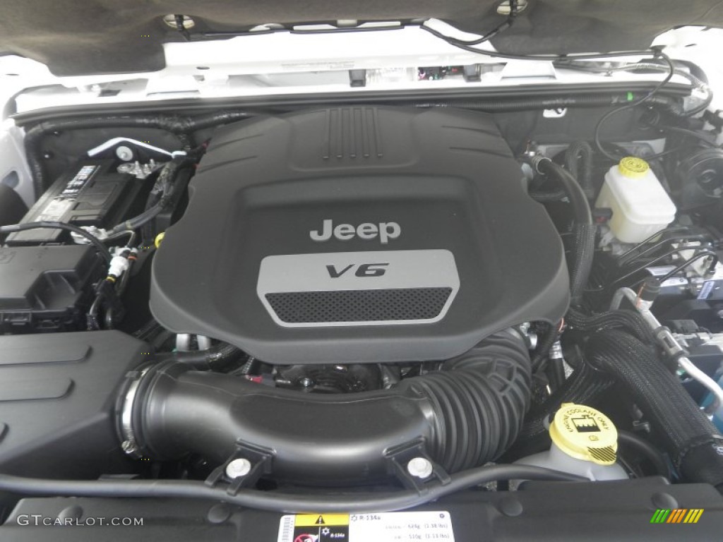 2014 Jeep Wrangler Unlimited Sahara 4x4 3.6 Liter DOHC 24-Valve VVT V6 Engine Photo #85133003
