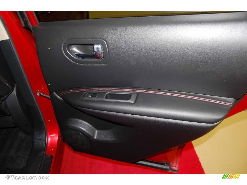 2011 Rogue SV - Cayenne Red / Black photo #17