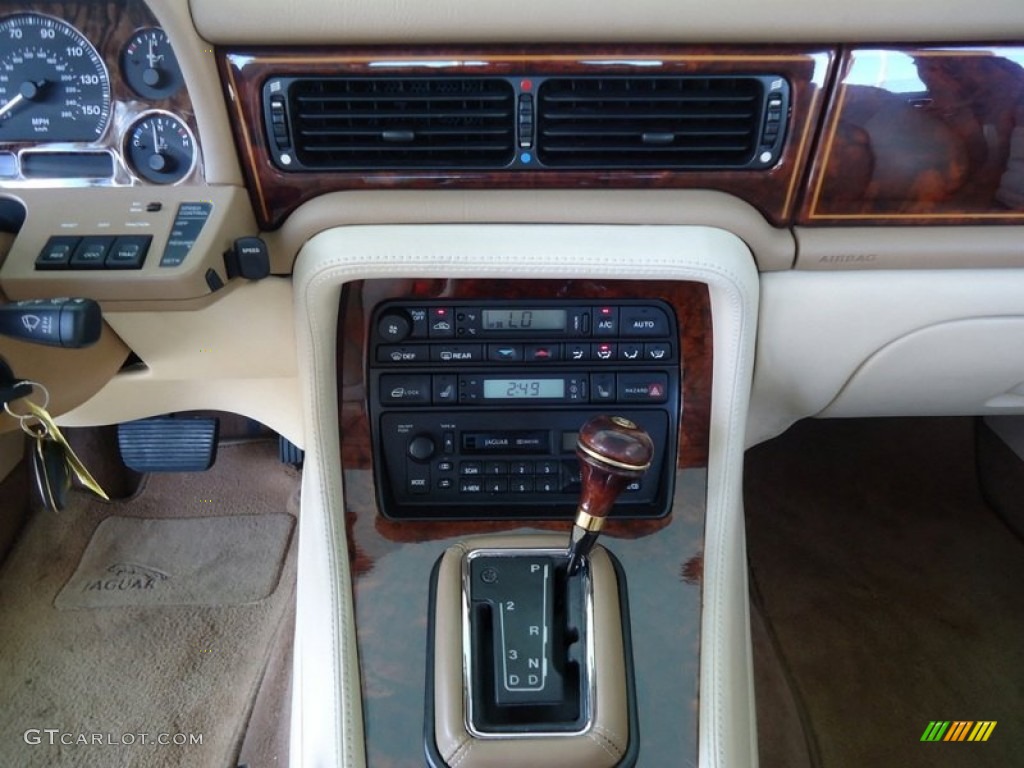 1996 XJ Vanden Plas - British Racing Green / Ivory photo #59