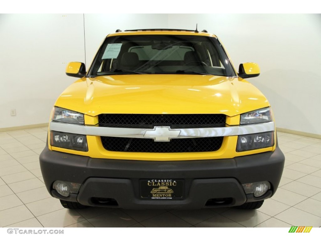 2003 Avalanche 1500 4x4 - Yellow / Dark Charcoal photo #2
