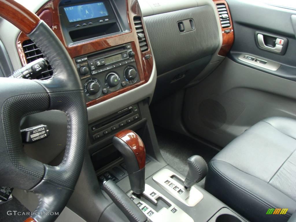 2004 Montero Limited 4x4 - Solano Black Pearl / Charcoal photo #13