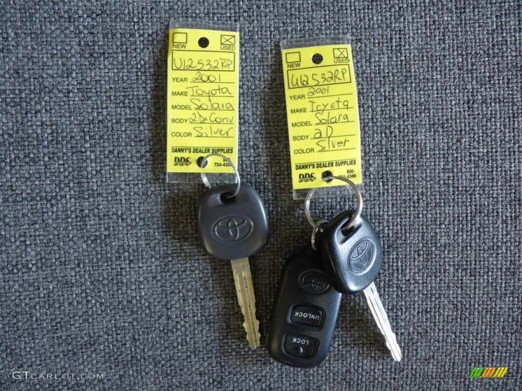 2001 Toyota Solara SLE V6 Convertible Keys Photo #85151090
