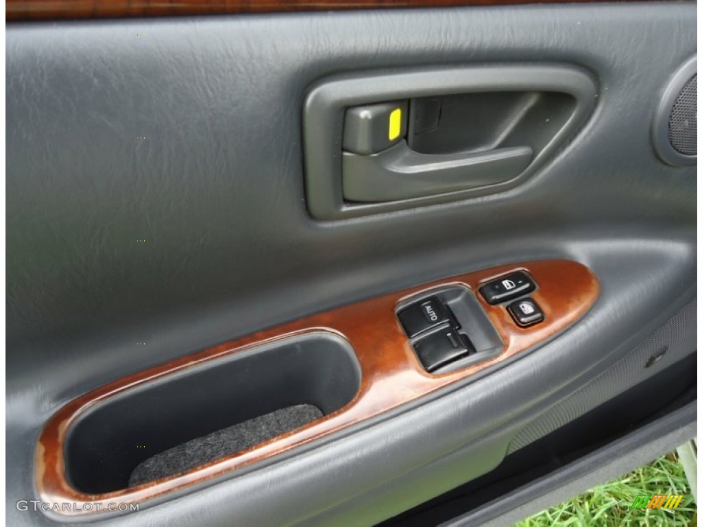 2001 Toyota Solara SLE V6 Convertible Controls Photos