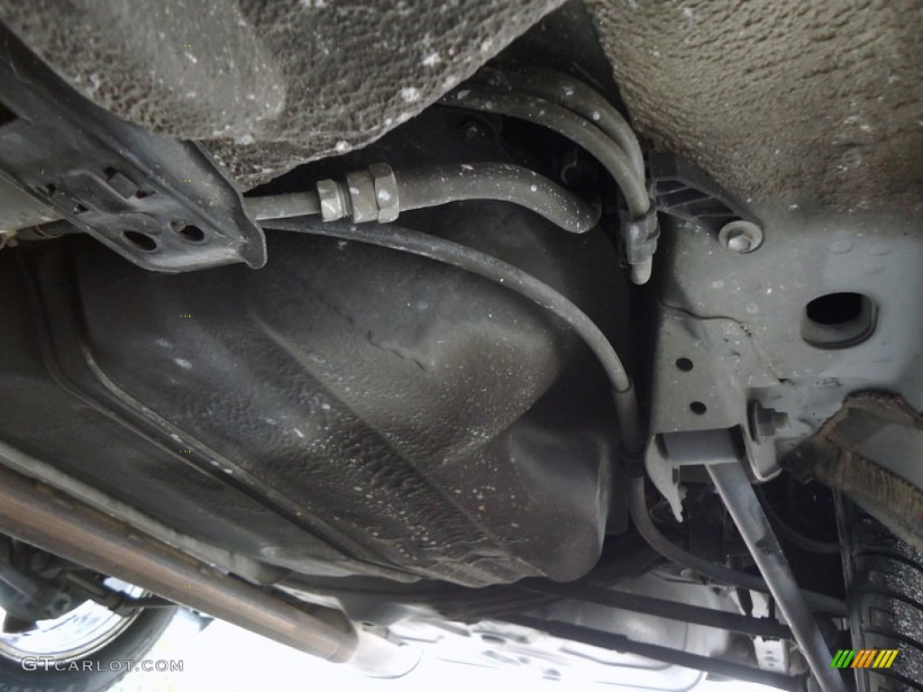 2001 Toyota Solara SLE V6 Convertible Undercarriage Photo #85152395