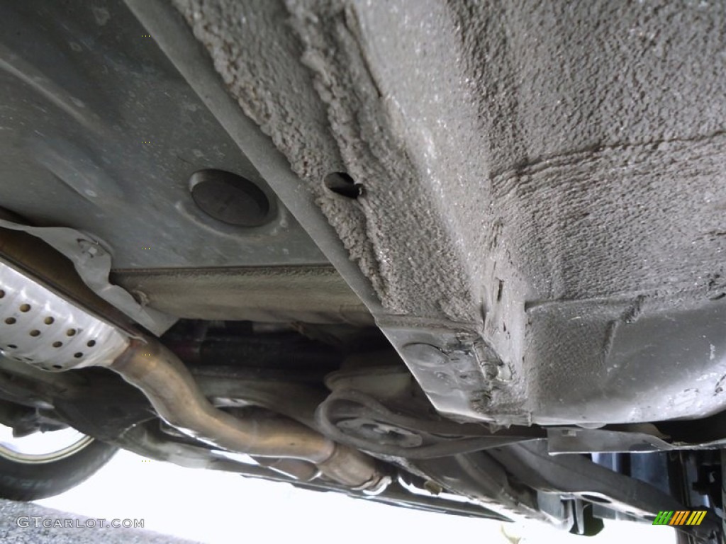 2001 Toyota Solara SLE V6 Convertible Undercarriage Photo #85152467