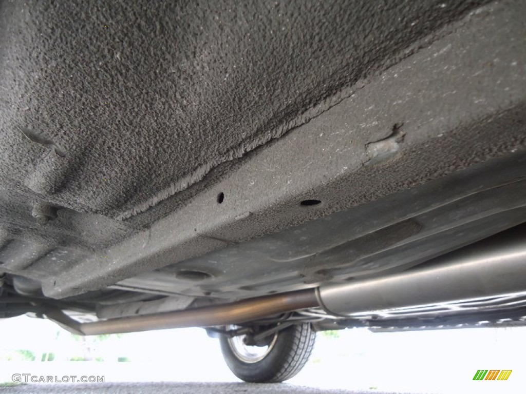 2001 Toyota Solara SLE V6 Convertible Undercarriage Photos