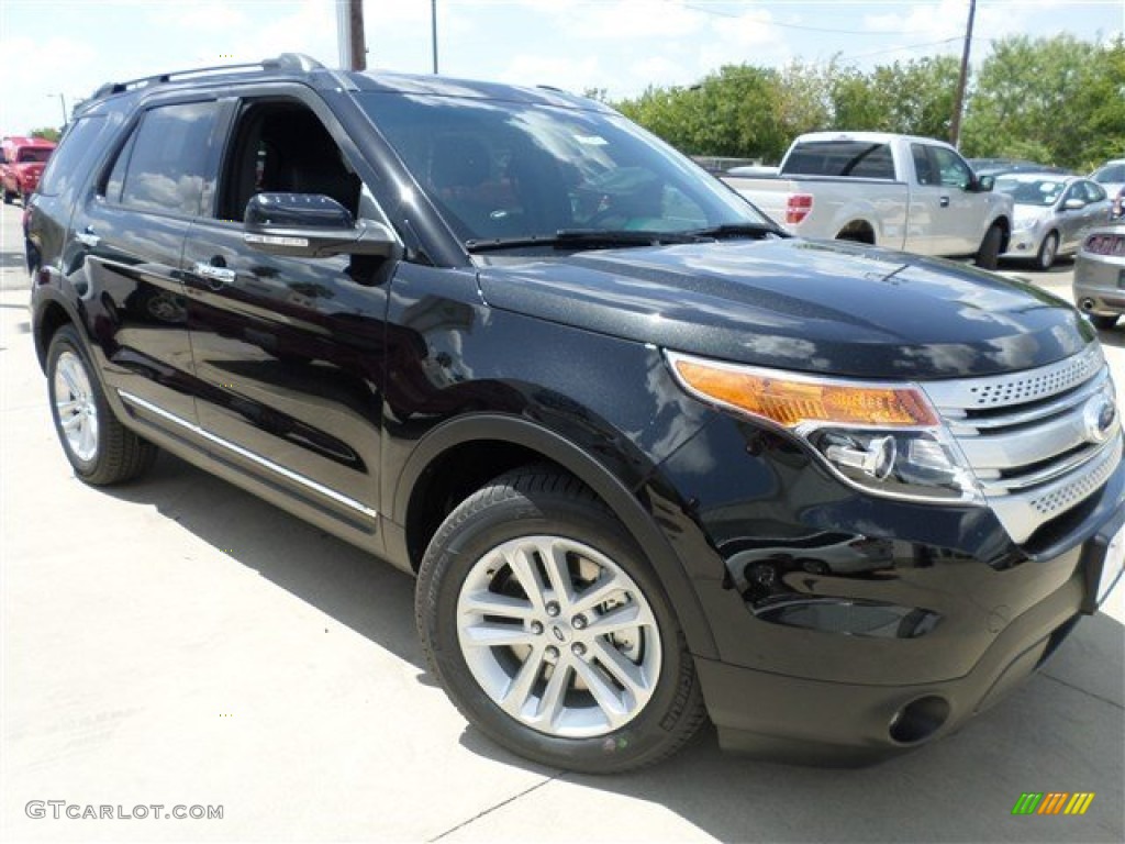 2014 Explorer XLT - Tuxedo Black / Charcoal Black photo #7