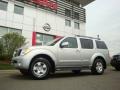 Silver Lightning Metallic - Pathfinder SE 4x4 Photo No. 3