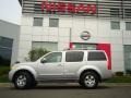 Silver Lightning Metallic - Pathfinder SE 4x4 Photo No. 4