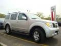 Silver Lightning Metallic - Pathfinder SE 4x4 Photo No. 11