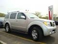 2006 Silver Lightning Metallic Nissan Pathfinder SE 4x4  photo #11