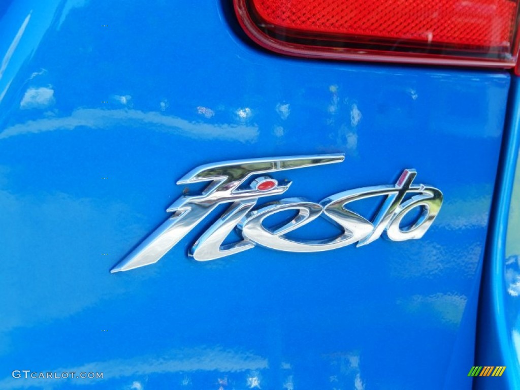 2013 Fiesta SE Sedan - Blue Candy / Charcoal Black photo #4