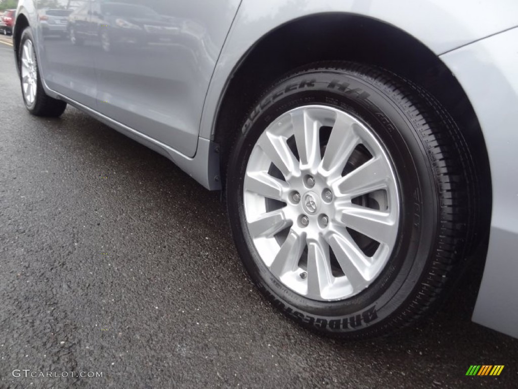 2011 Sienna XLE AWD - Silver Sky Metallic / Light Gray photo #29