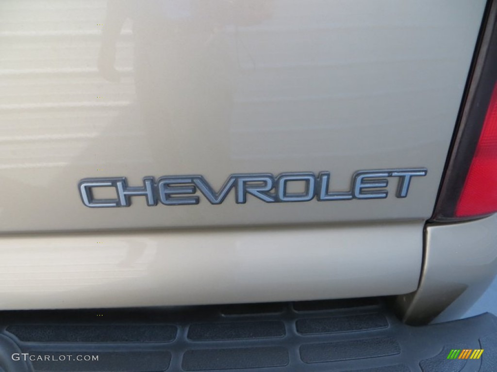 2005 Suburban 1500 LS - Sandstone Metallic / Tan/Neutral photo #16