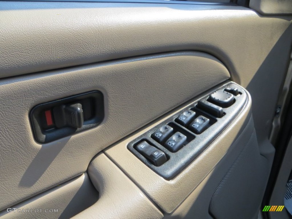 2005 Suburban 1500 LS - Sandstone Metallic / Tan/Neutral photo #33