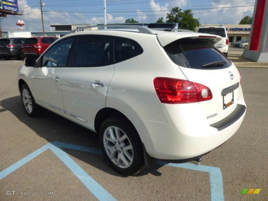 2013 Rogue SV AWD - Pearl White / Black photo #4