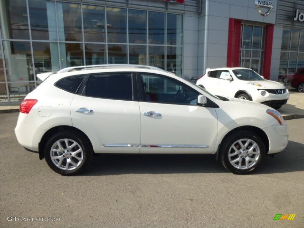 2013 Rogue SV AWD - Pearl White / Black photo #7