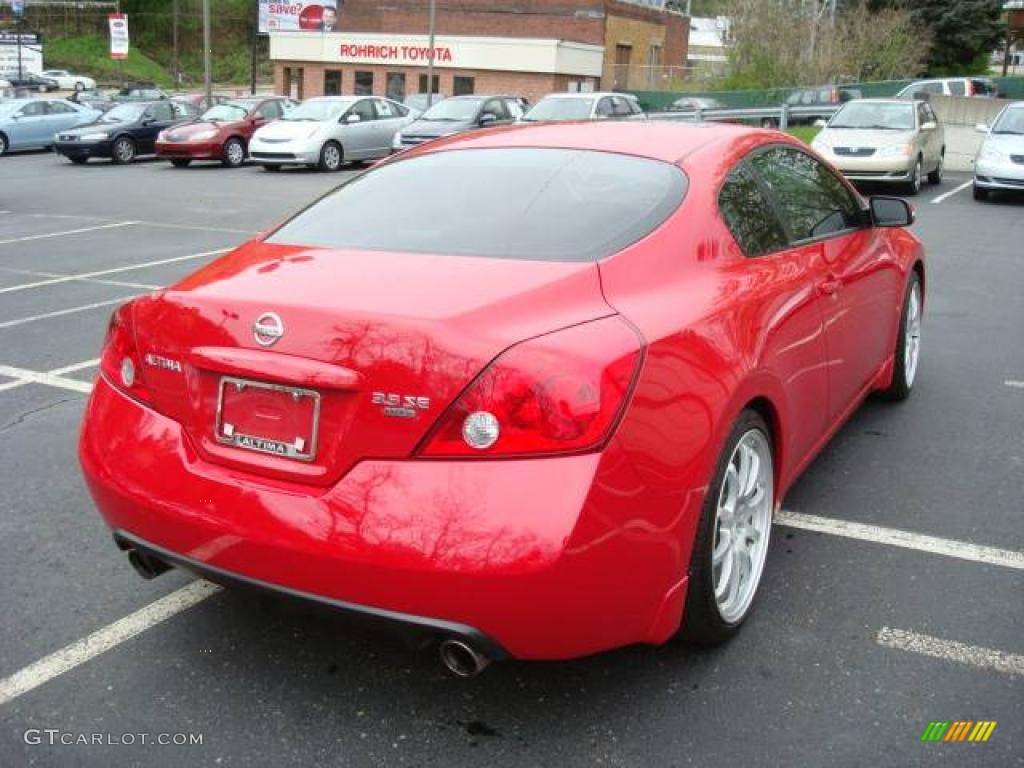 2008 Altima 3.5 SE Coupe - Code Red Metallic / Charcoal photo #4