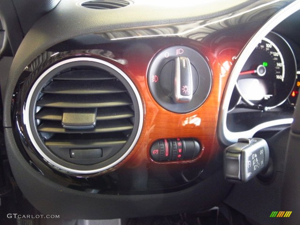 2013 Volkswagen Beetle Turbo Fender Edition Controls Photo #85170074