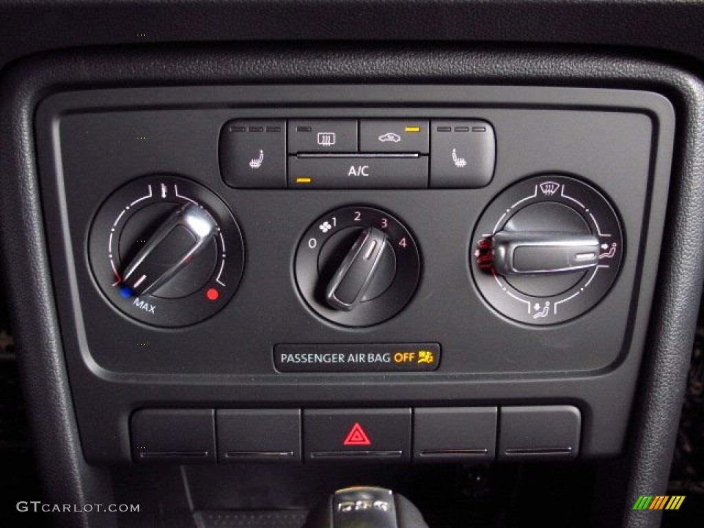 2013 Volkswagen Beetle Turbo Fender Edition Controls Photo #85170170