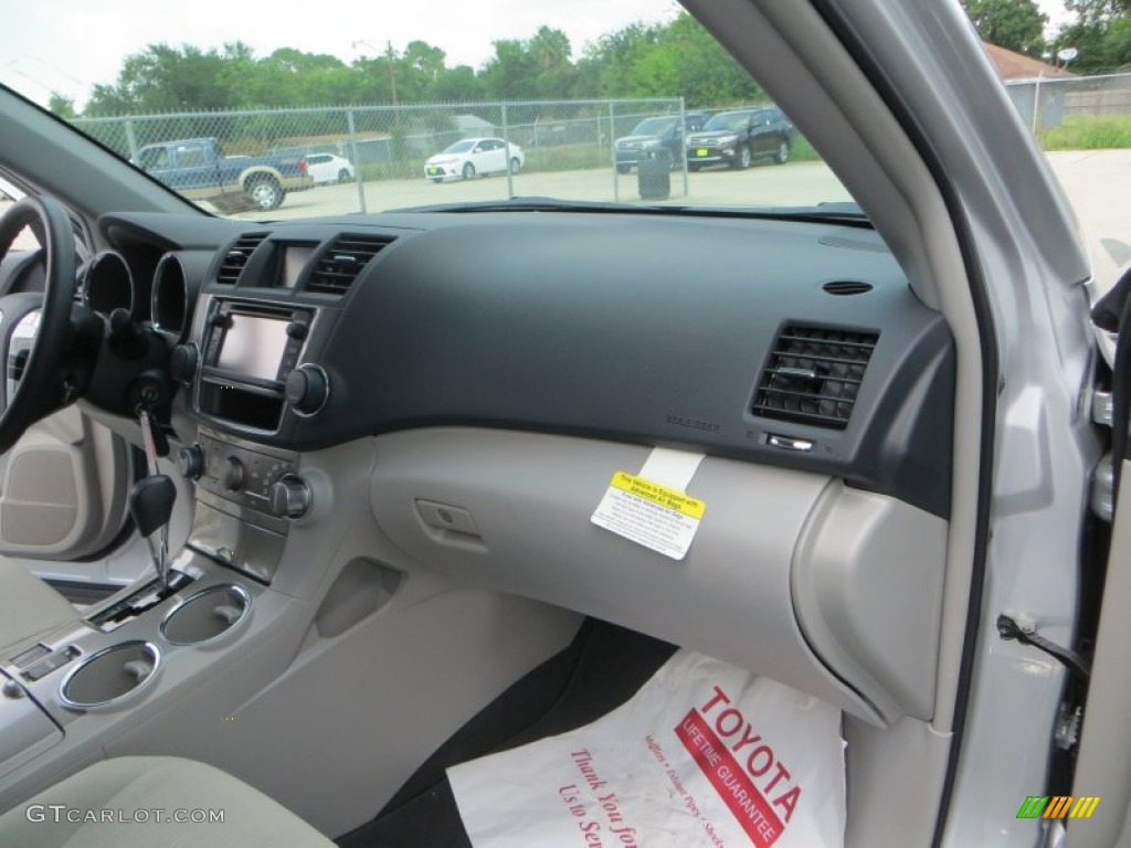 2013 Highlander V6 - Classic Silver Metallic / Ash photo #15