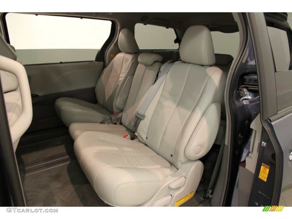 2013 Sienna XLE - Shoreline Blue Pearl / Light Gray photo #31