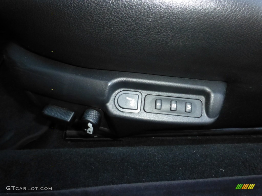 2005 Maserati GranSport Coupe Controls Photo #85178201
