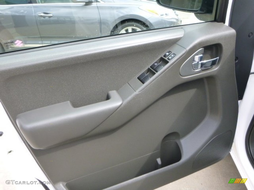 2012 Equator Sport Crew Cab 4x4 - Glacier White / Graphite photo #19