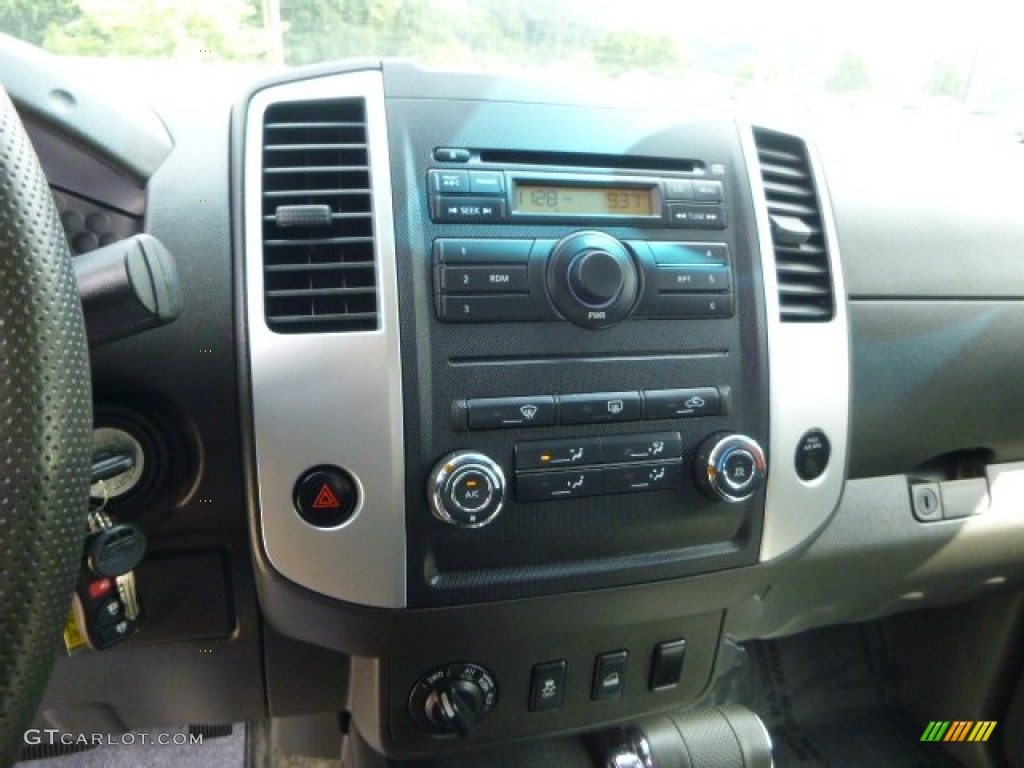 2012 Equator Sport Crew Cab 4x4 - Glacier White / Graphite photo #23