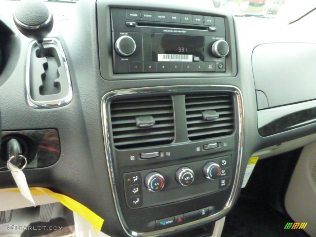 2014 Ram C/V Tradesman Controls Photo #85179221