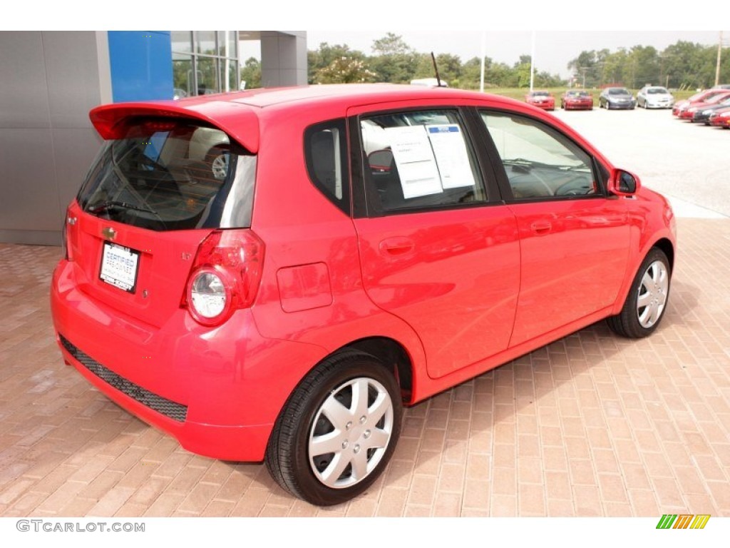 2010 Aveo Aveo5 LT - Victory Red / Charcoal photo #12