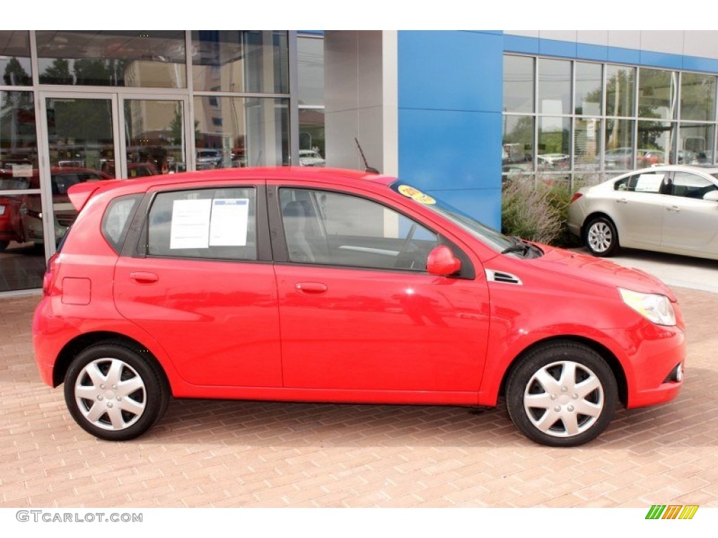 2010 Aveo Aveo5 LT - Victory Red / Charcoal photo #13