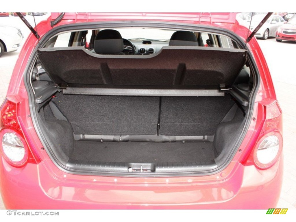 2010 Aveo Aveo5 LT - Victory Red / Charcoal photo #22