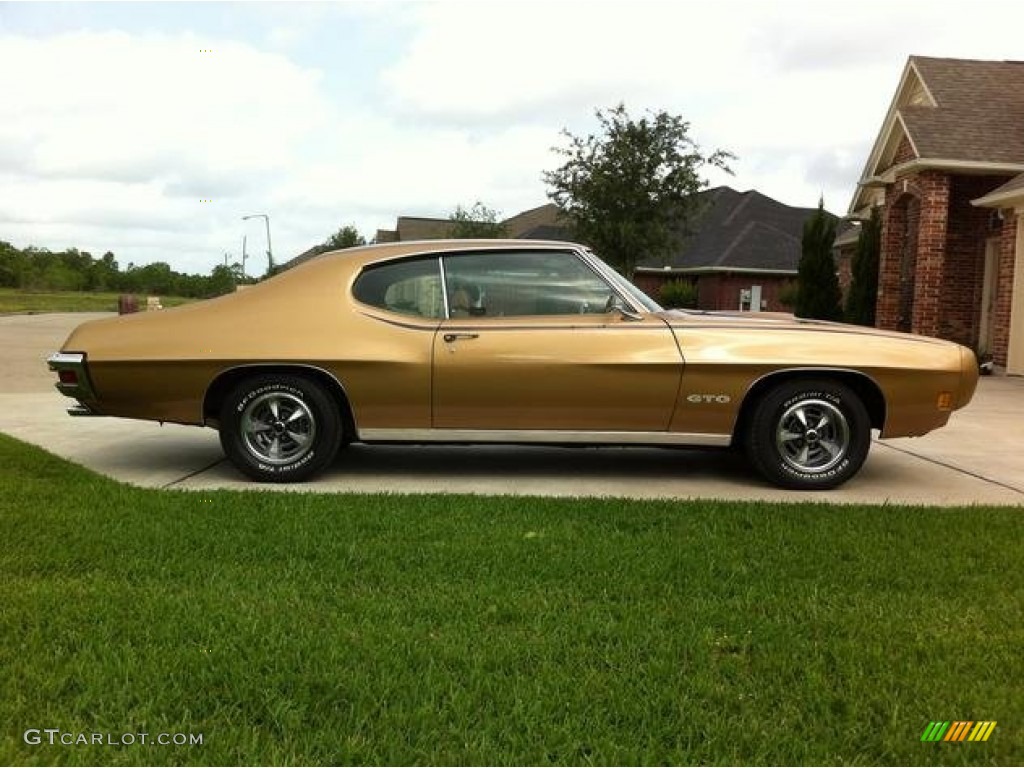 1970 GTO Hardtop - Baja Gold / Black photo #1