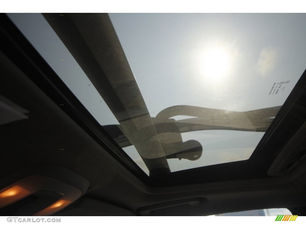 2010 C30 T5 R-Design - Cosmic White Metallic / R Design Off Black photo #16