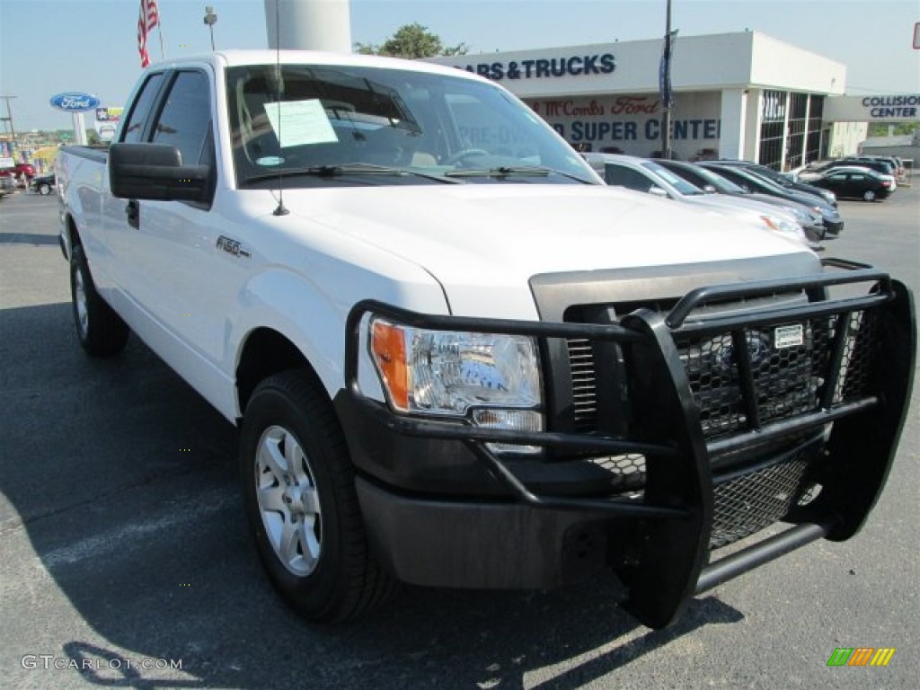 2010 F150 XL SuperCab - Oxford White / Medium Stone photo #1