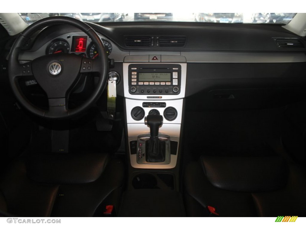 2009 Passat Komfort Sedan - White Gold Metallic / Deep Black photo #28