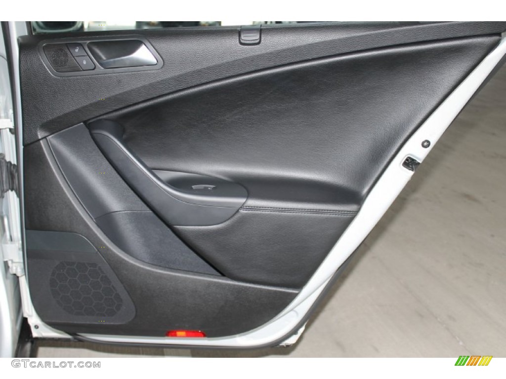 2009 Passat Komfort Sedan - White Gold Metallic / Deep Black photo #30