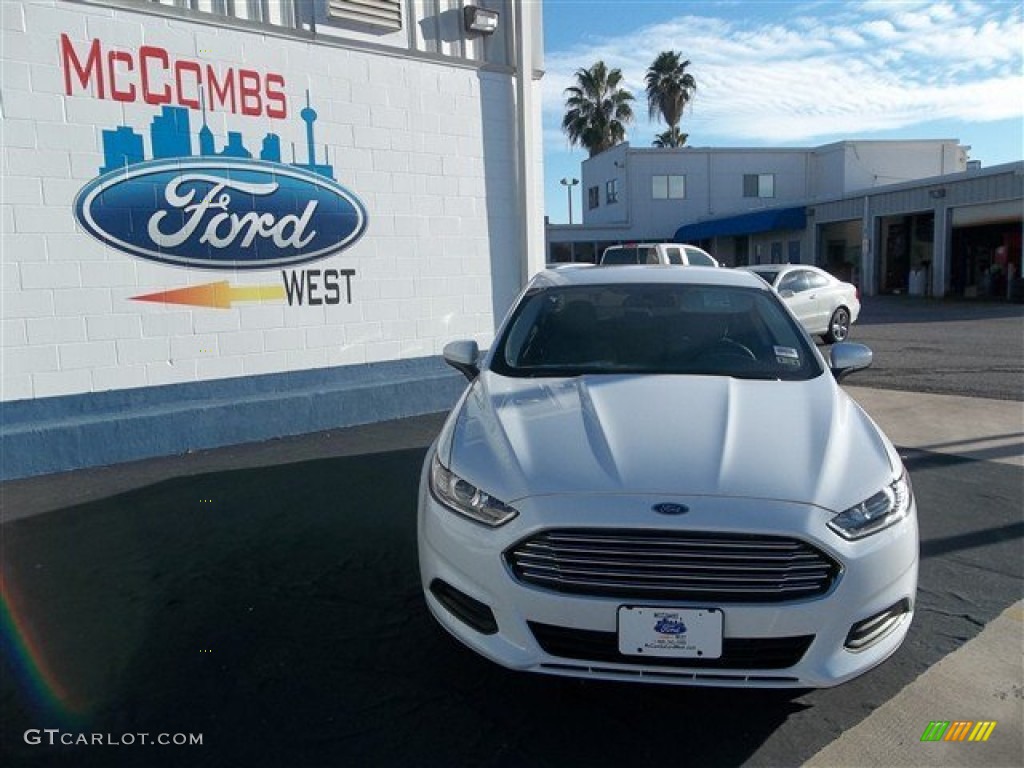 2013 Fusion S - Oxford White / Earth Gray photo #21