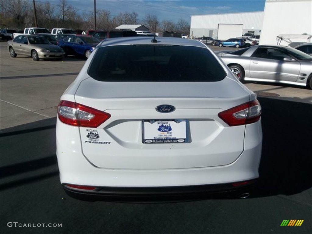 2013 Fusion S - Oxford White / Earth Gray photo #25