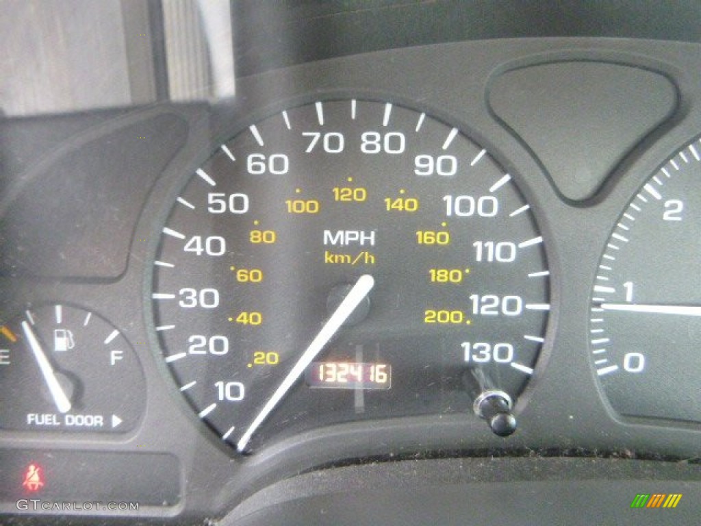 2003 VUE AWD - White / Gray photo #14