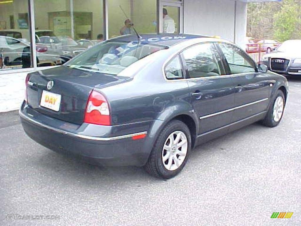2004 Passat GLS Sedan - Blue Graphite Metallic / Grey photo #7
