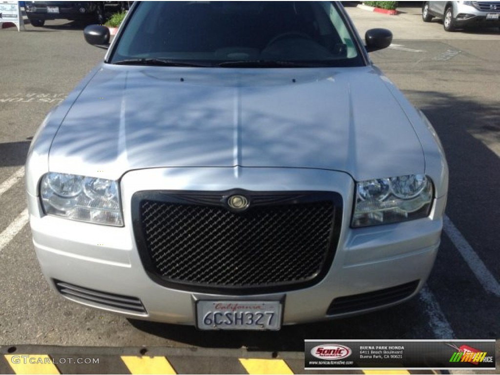 2008 300 LX - Bright Silver Metallic / Dark Slate Gray photo #1
