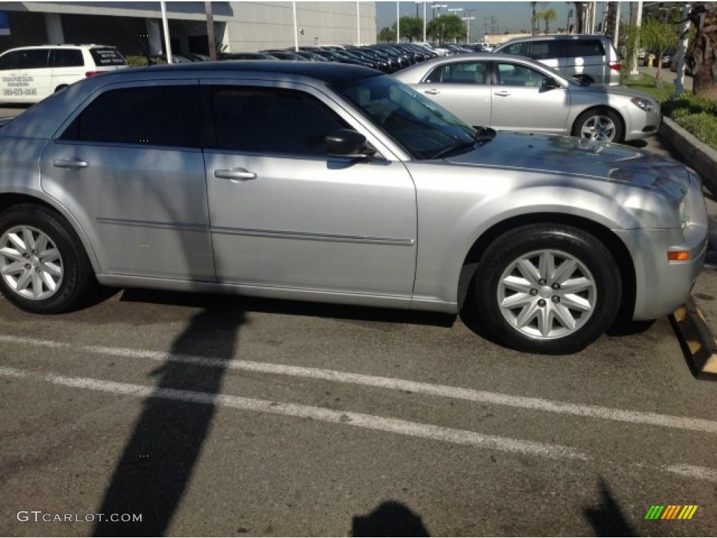 2008 300 LX - Bright Silver Metallic / Dark Slate Gray photo #2