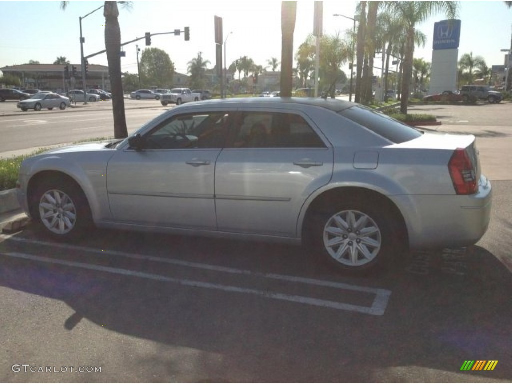 2008 300 LX - Bright Silver Metallic / Dark Slate Gray photo #4