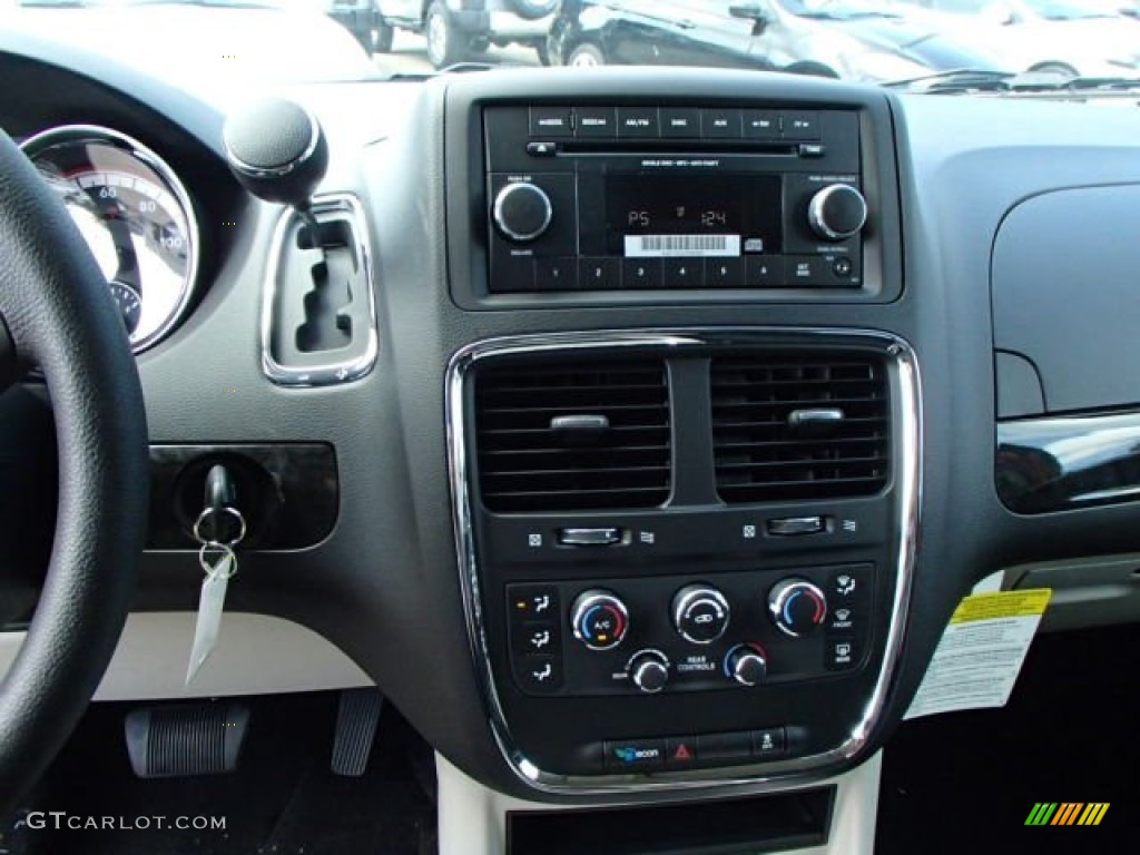 2014 Dodge Grand Caravan SXT Controls Photo #85200329