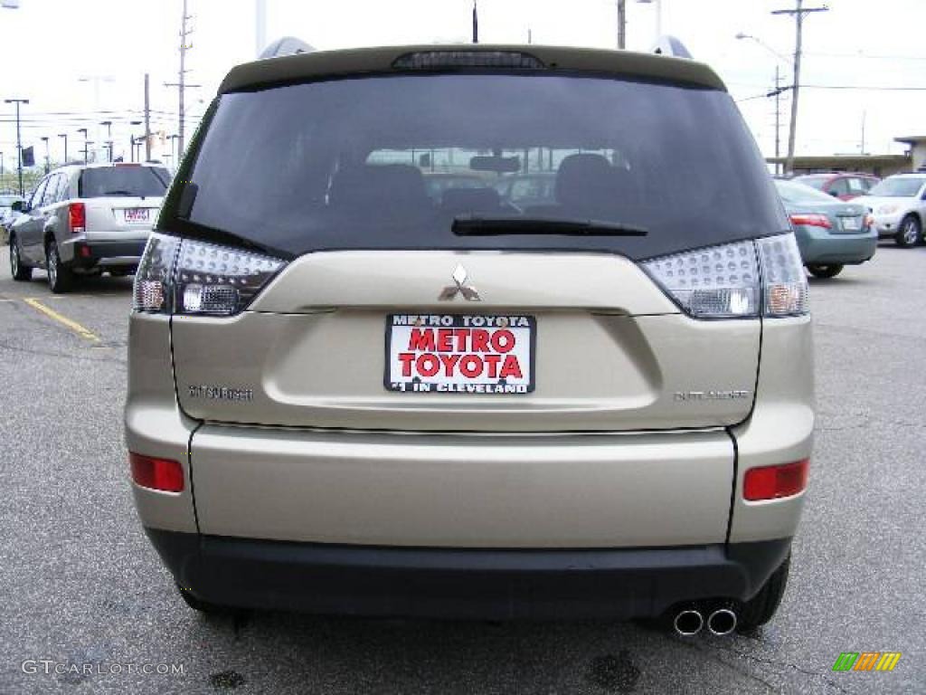2007 Outlander LS - Desert Sand Metallic / Beige photo #4